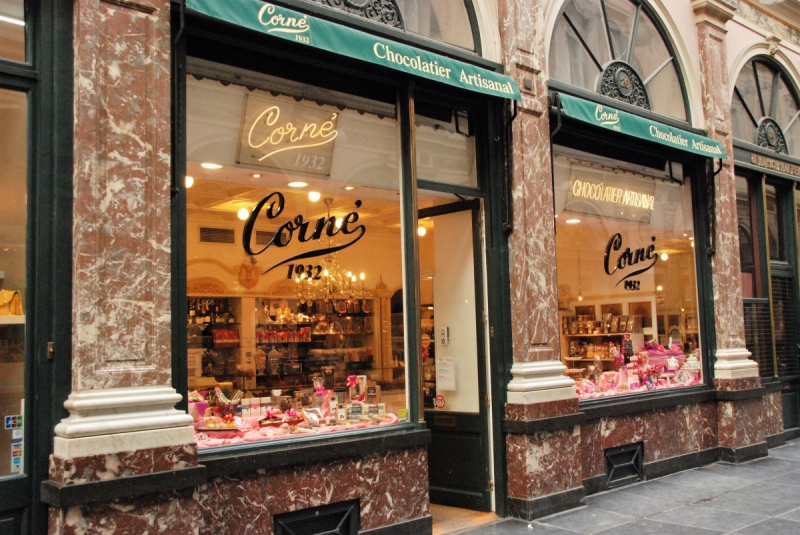 chocolaterie-REGUSSE-min_chocolate_chocolaterie_shop_luxury_chic_gallery_brussels_belgium-558146